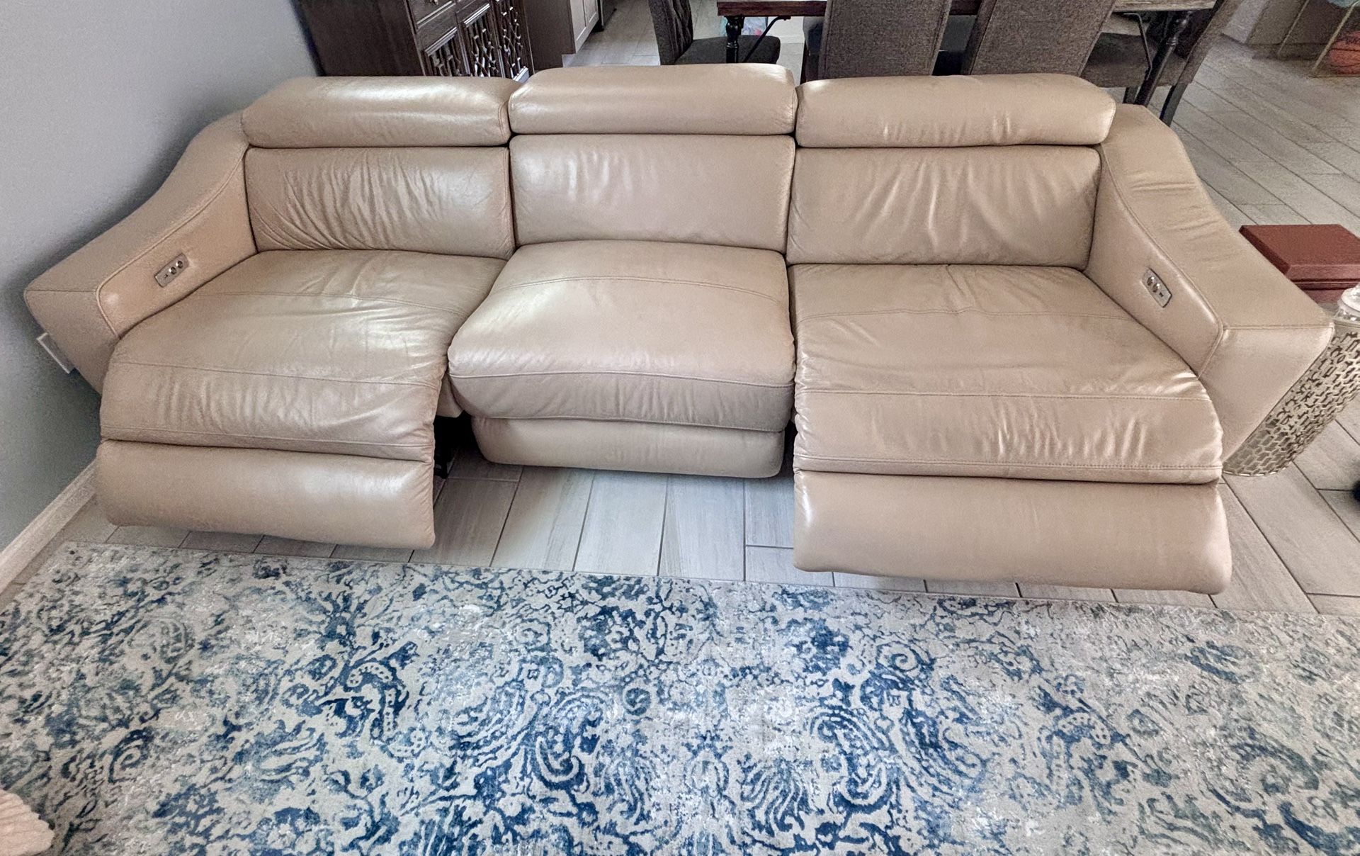 Must go. Leather Recliner Couch 🛋️ $150 Obo