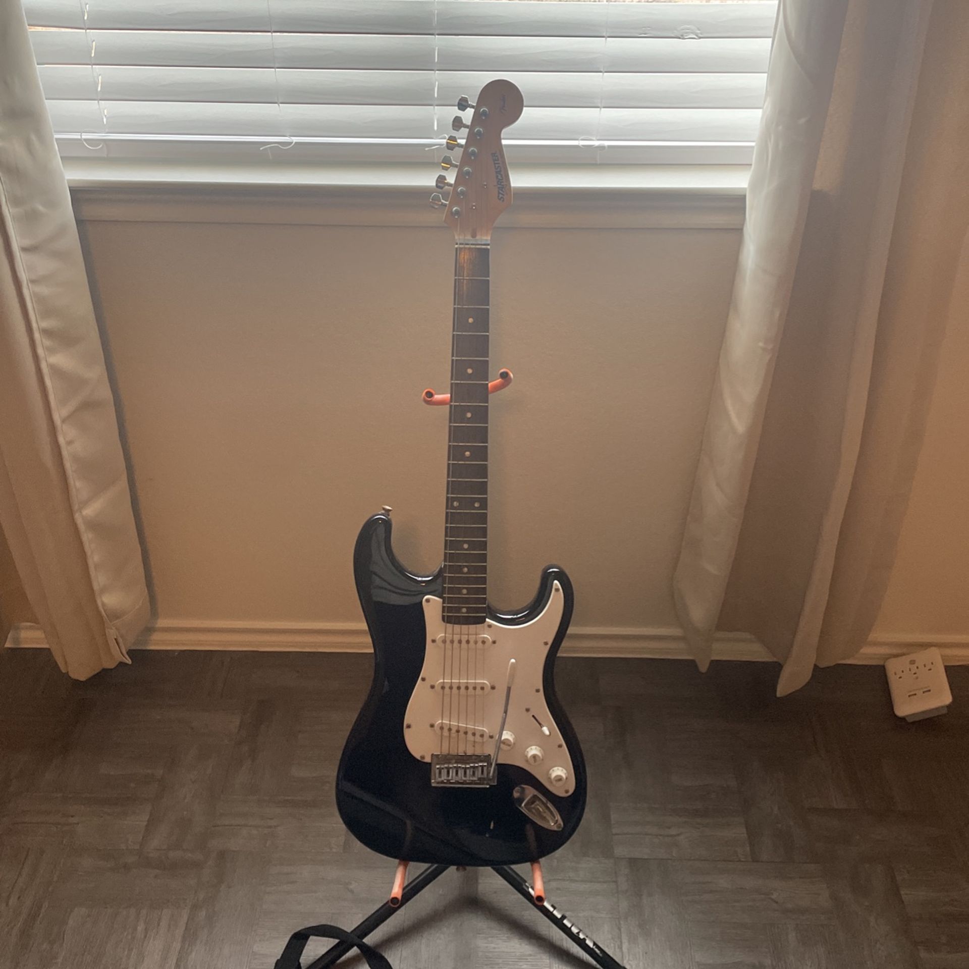 Electric Guitar (Starcaster) 