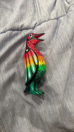 Hand-painted Oaxaca Mexican folk art bird carving (Alebrije style). Vibrant colors, excellent condition. $25 OBO.
