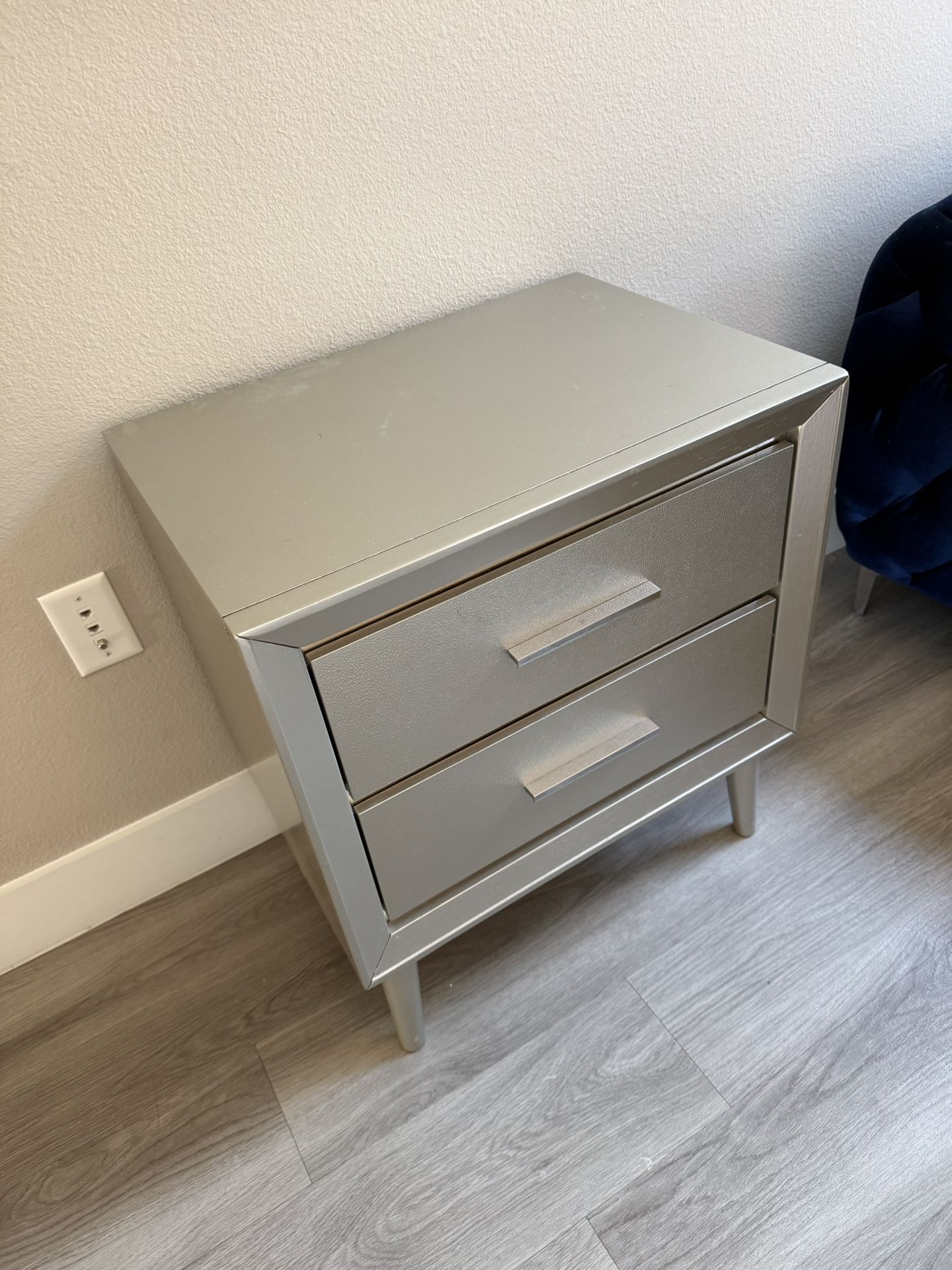 2-drawer Nightstand Metallic Sterling