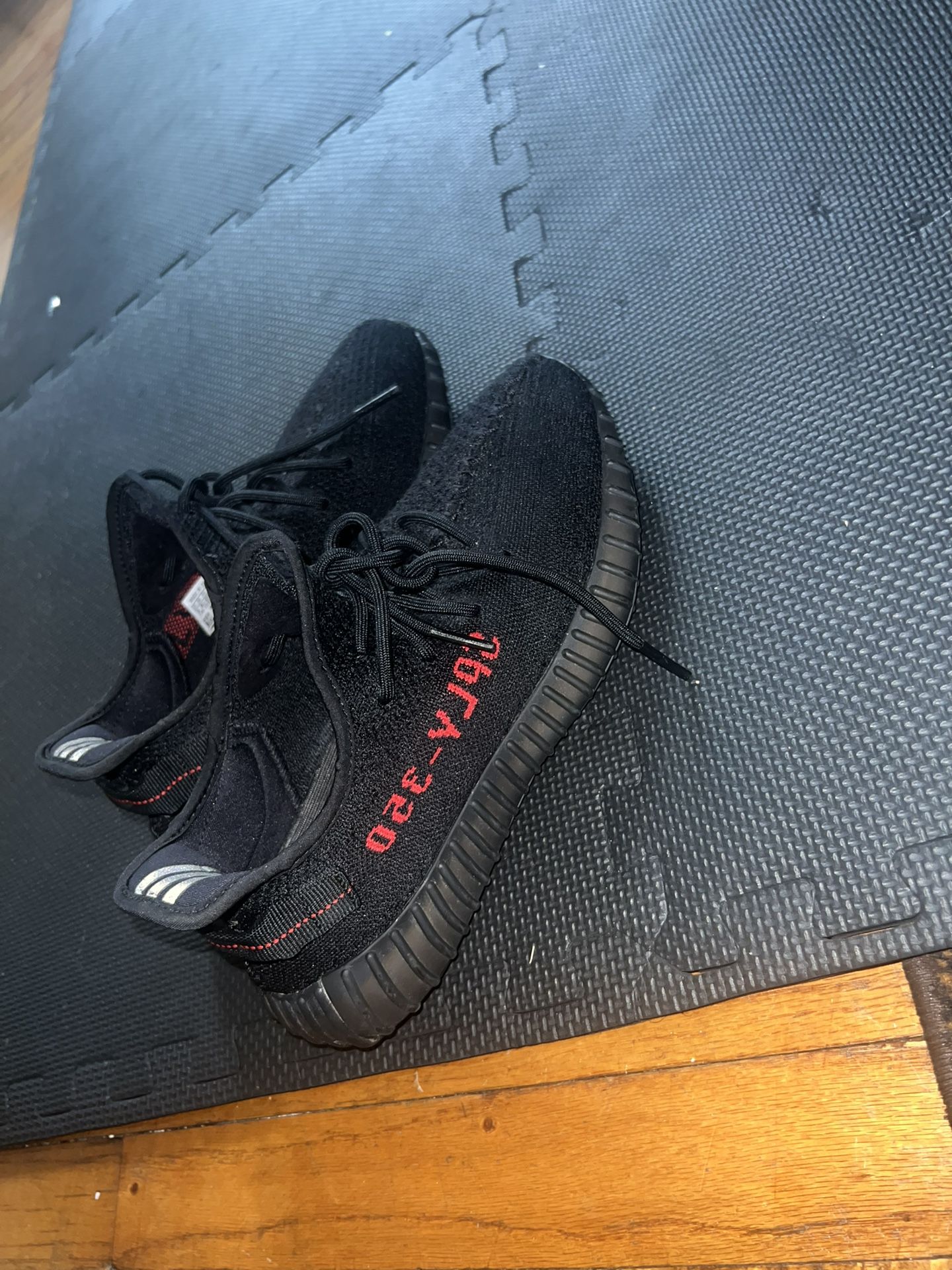 YEEZY 350 Black Size 9