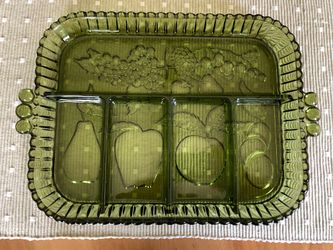 Green Fruit-themed divided plater