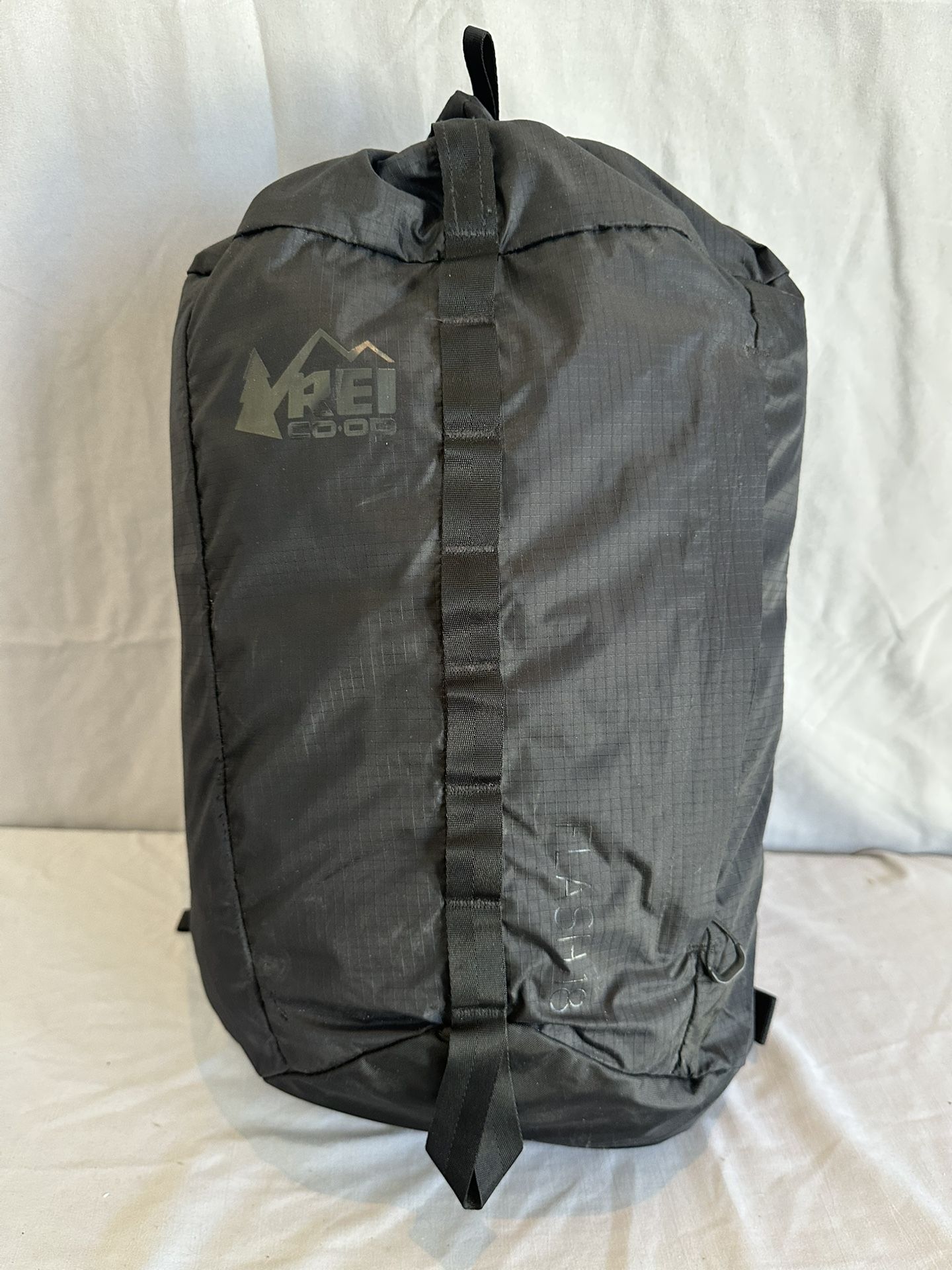 REI Flash 18 Day Pack, Black, Zip pocket, Waistbelt and sternum strap