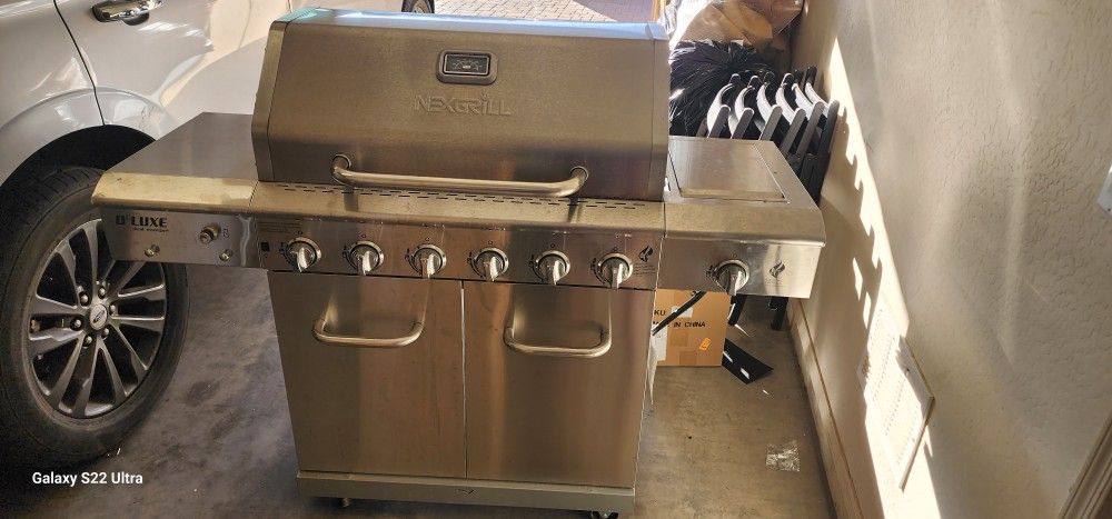 Grill BBQ - 5 Burner For Sale