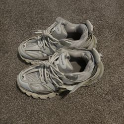 white balenciaga tracks