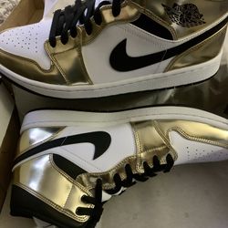 Air Jordan 1 Mid Metallic/ Gold