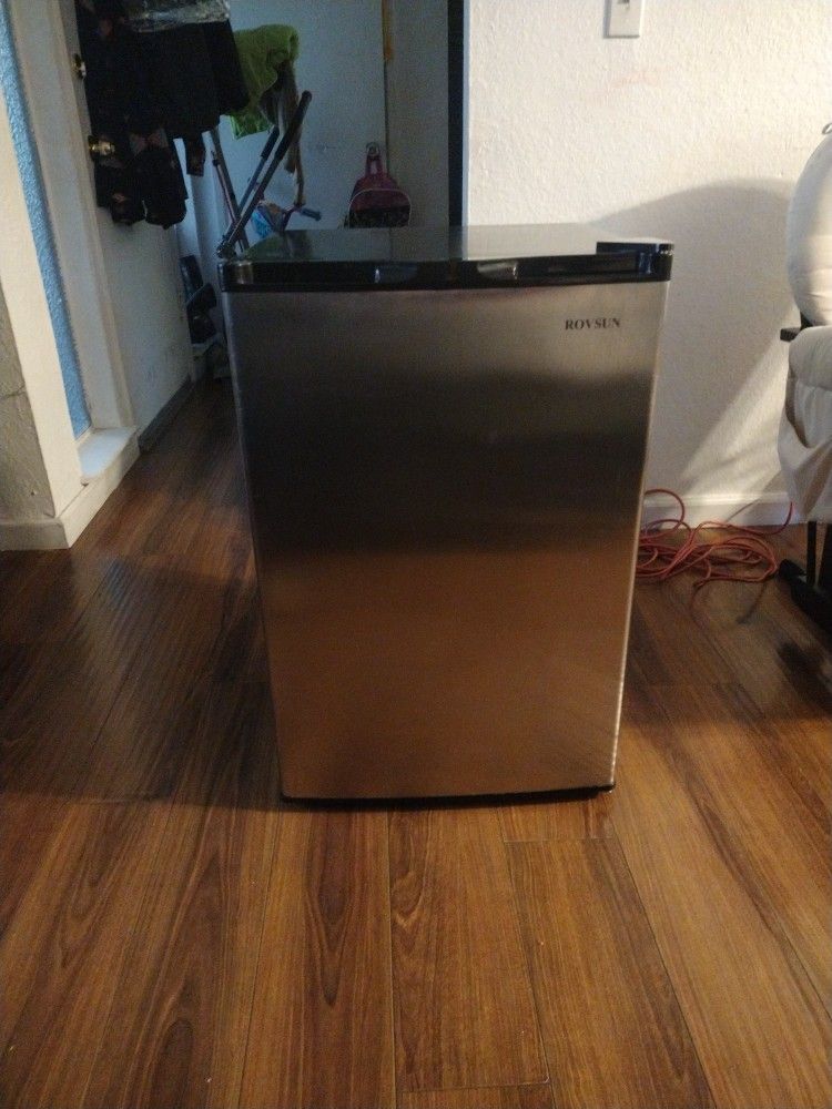 Rovsun Upright Freezer 