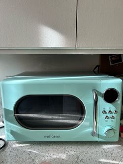 Insignia MINT GREEN RETRO MICROWAVE