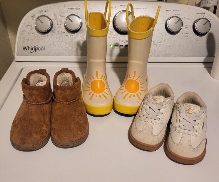 Girl TODDLER shoe Bundle (Size 7, 3 PAIRS)