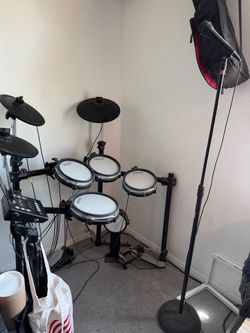 Electronic Drum Set with Mesh Heads