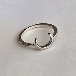 LUCKY HORSESHOE, NEW SIZE FIVE STAINLESS STEEL QUALITY FOREVER WEAR TRENDSETTER RANK