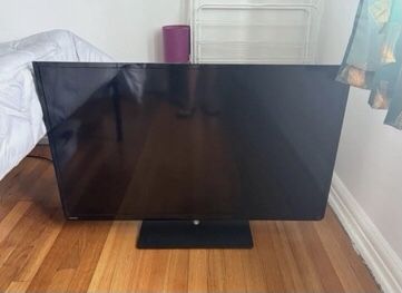 32” Toshiba Flatscreen TV~in Great Shape!