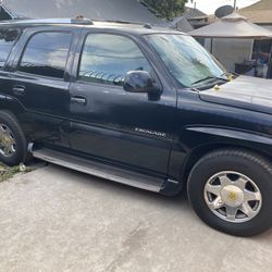 2004 Cadillac Escalade