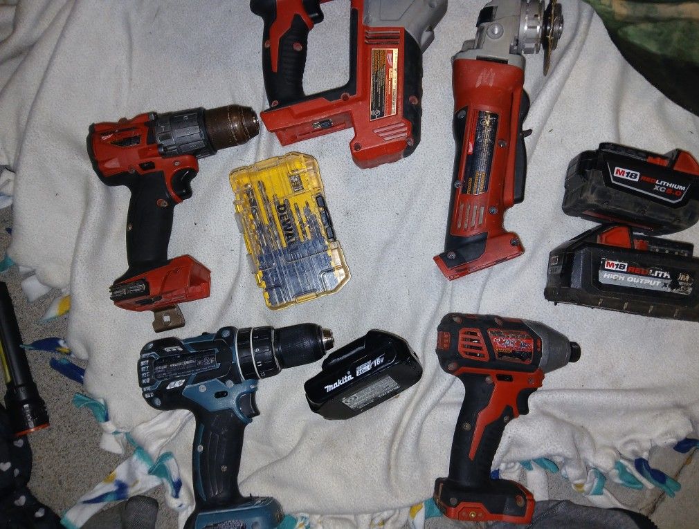 EVERYTHING FOR $300 TONIGHT!! MILWAUKEE BRUSHLESS HAMMER DRILL 5/8 ROTARY DRILL,XC5&6 BATTERIES,  MORE