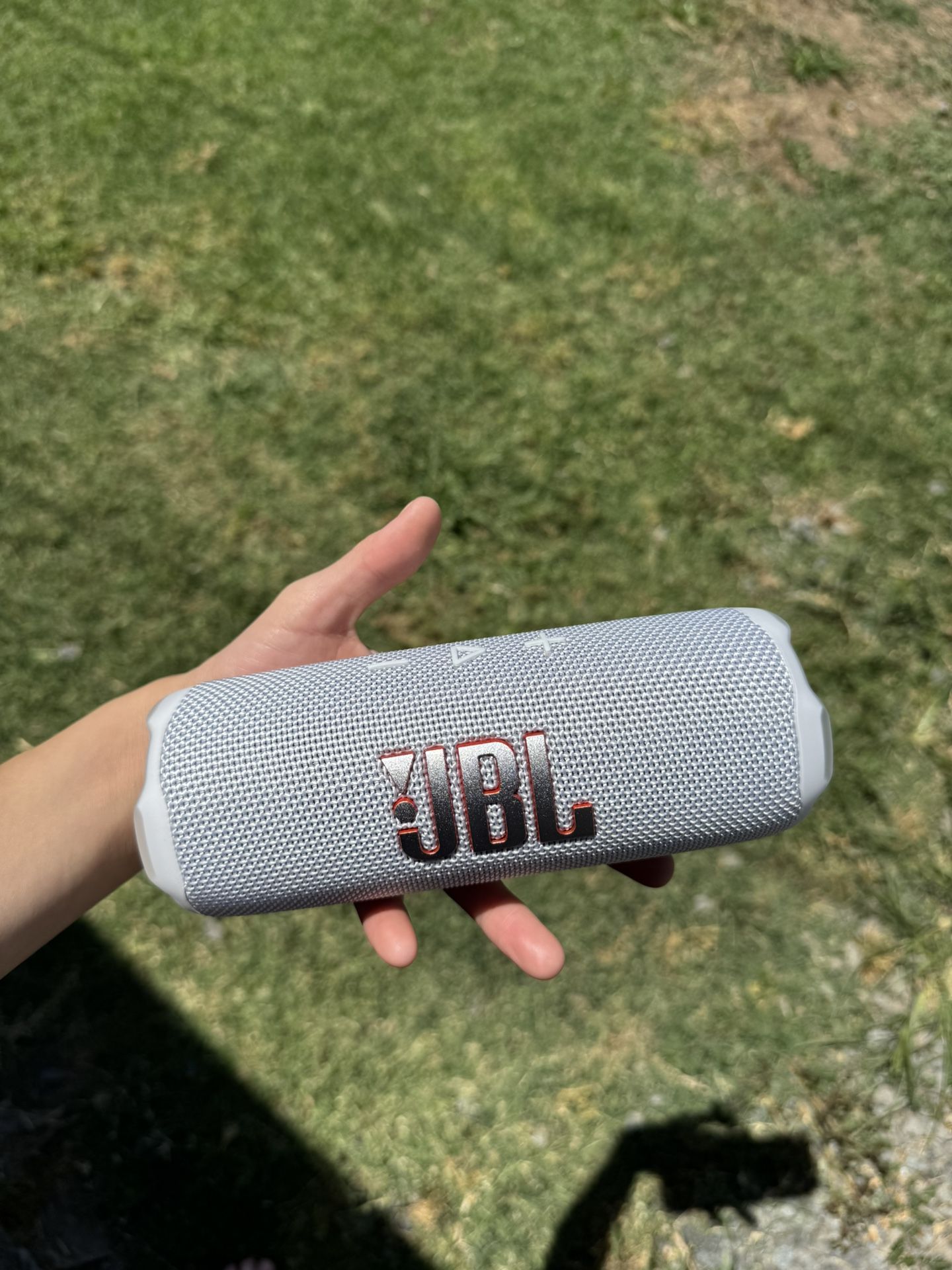White JBL Flip 7 Speaker