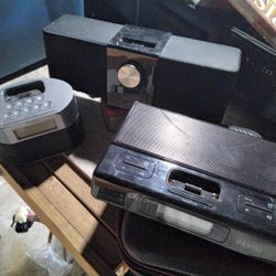 Room Ihomes Plug In ur Phone Ur Mp3 Or Radio With Alarm All Three For 25