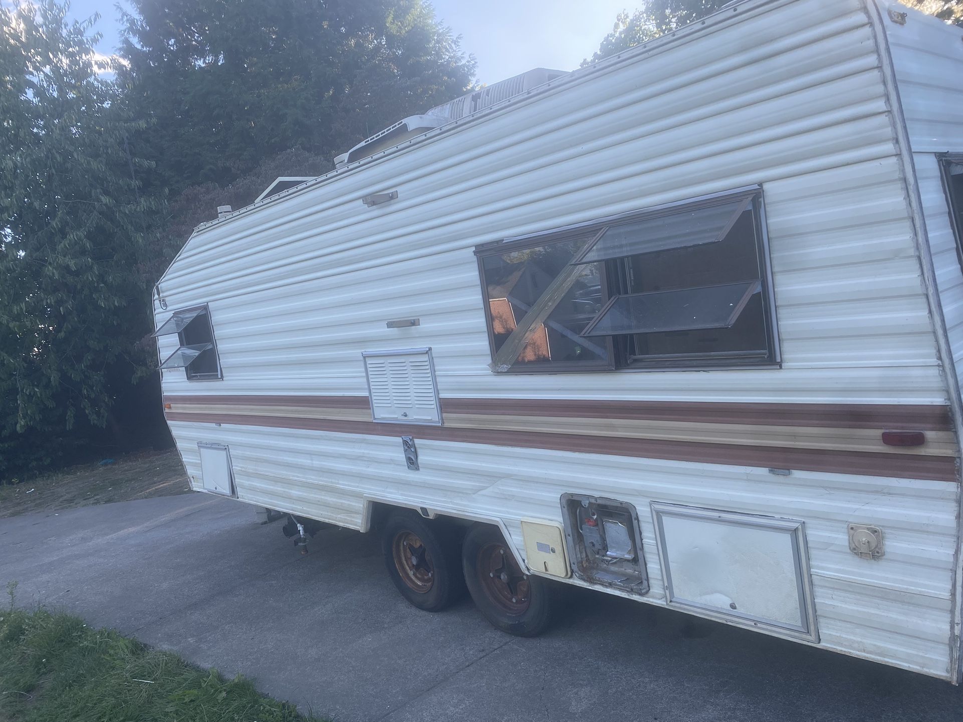 1987 Komfort Travel Trailer