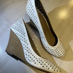 Women’s Size 11 - White - Wedges 