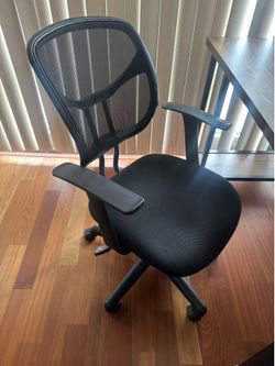 Black desk chair