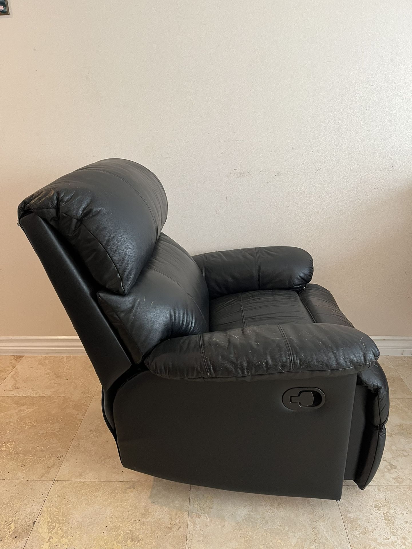 Black Leather Recliner Chair for Sale in San Diego, CA OfferUp