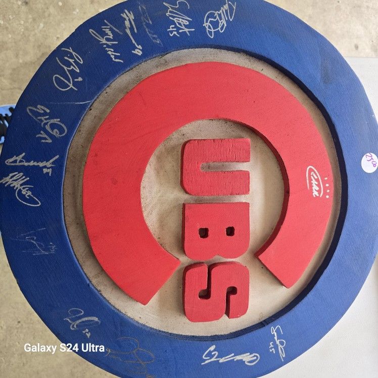 Chicago Cubs Signed Memorabilia
