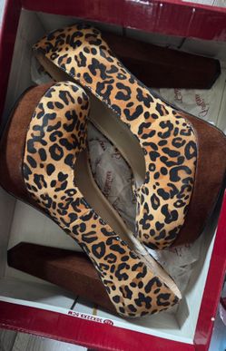 Fabulous Fabiola-41 
  Leopard Print/Lt. Brown color
Women’s size 7 (new) Y2K-style