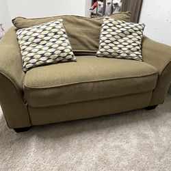 Loveseat w/ Pullout Bed