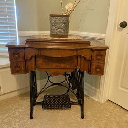 1916 New Home Treadle Sewing Machine in Carved Oak Cabinet