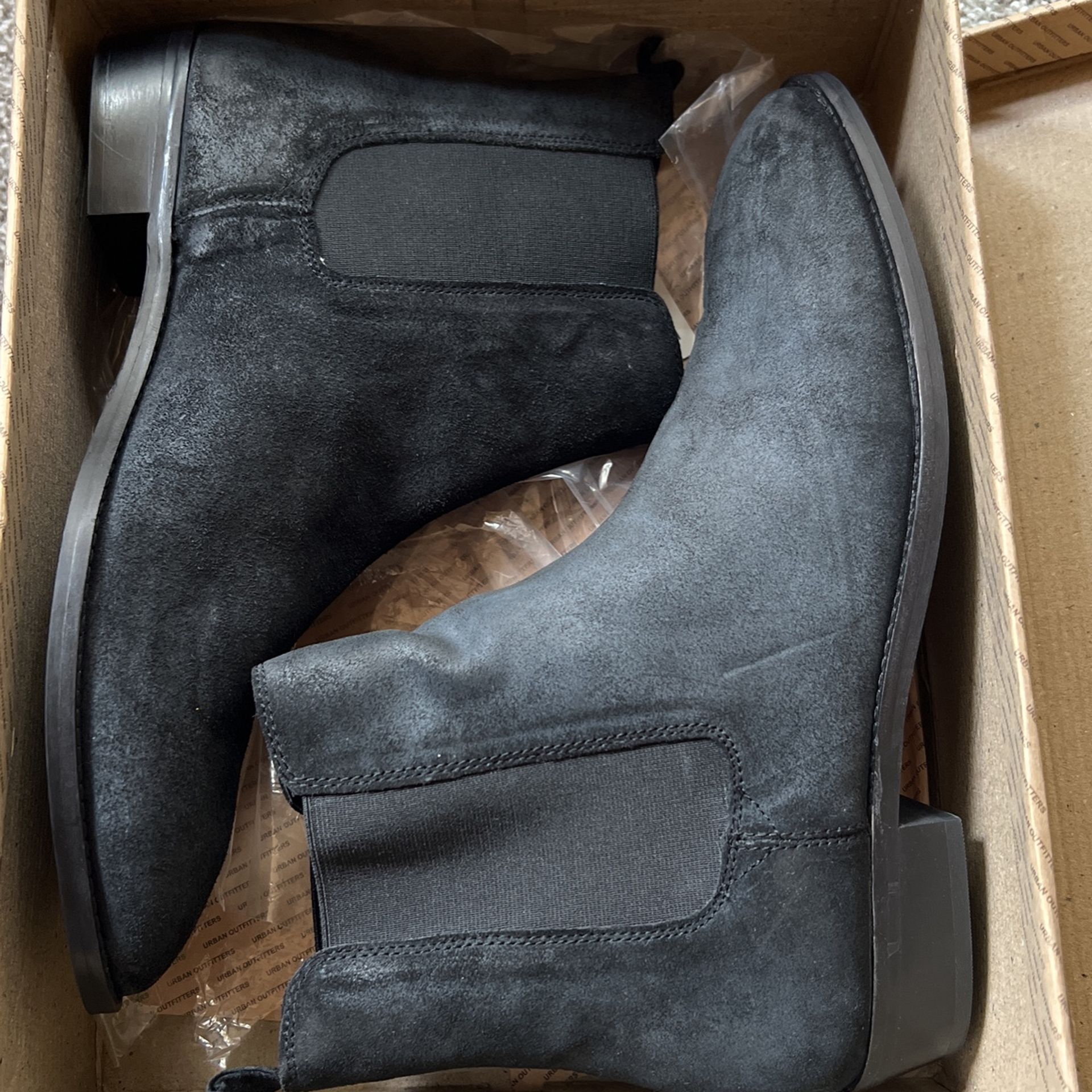 Black Oiled UO Chelsea Boots