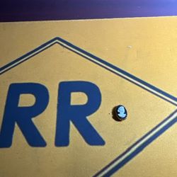 Vintage Black And White Cameo Gold Tone Brooch Pin