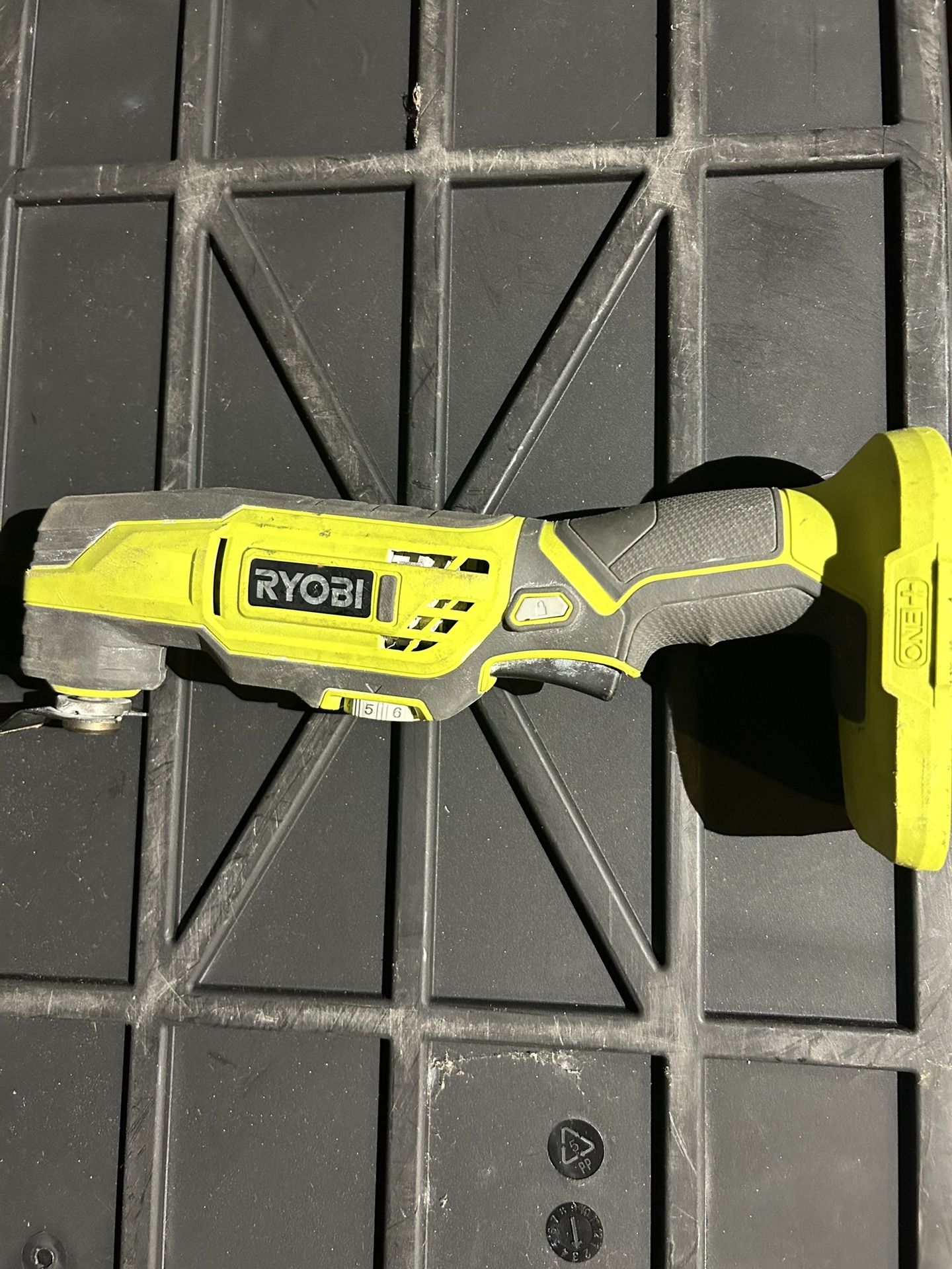 Ryobi One+ 18V Oscillating Cutting Tool
