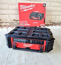 Milwaukee 18V PACKOUT Radio Bluetooth Speaker with Built-In Charger