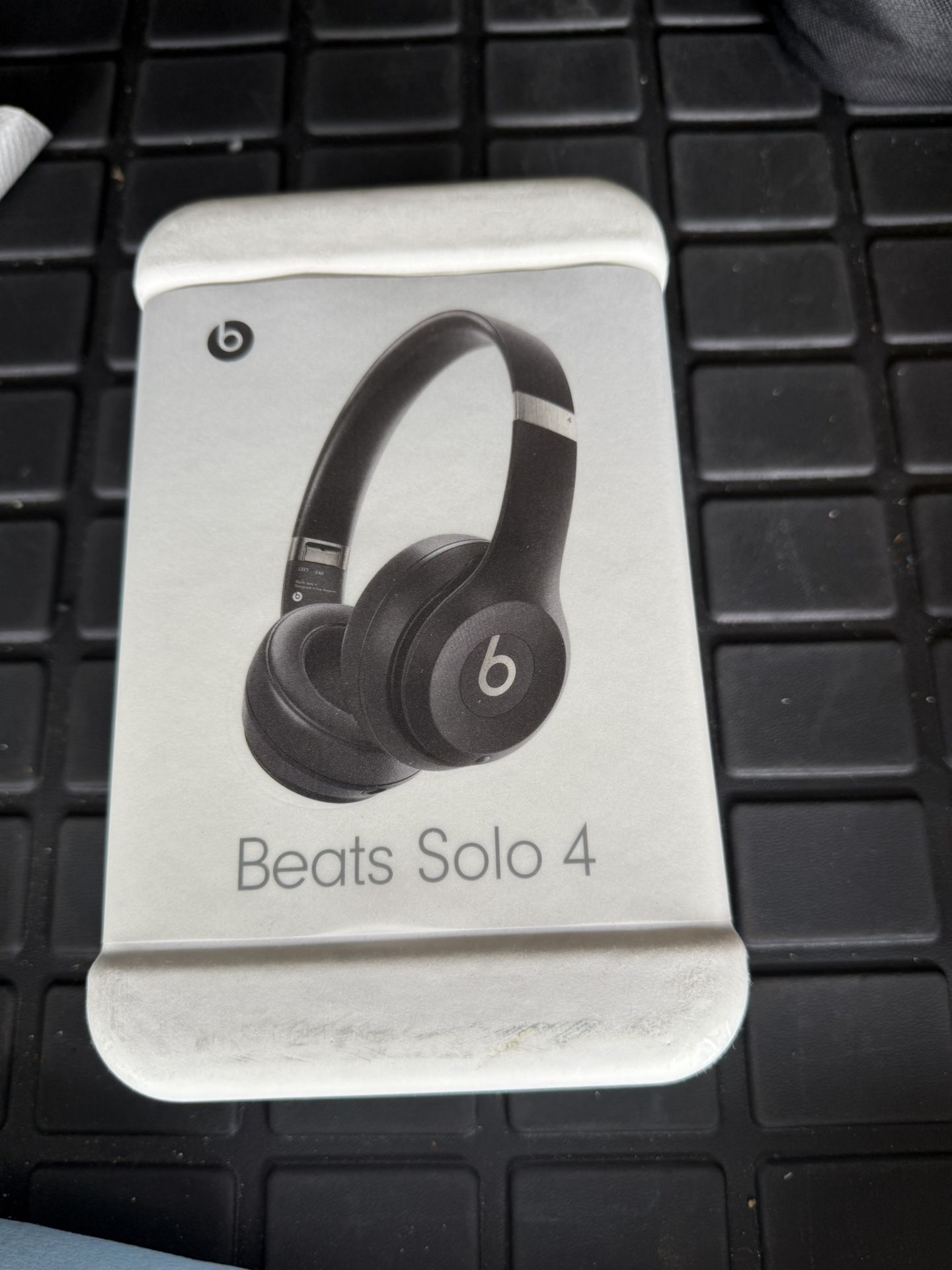 Beats Solo 4