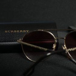 Burberry Sunglasses With Polarized Tint
