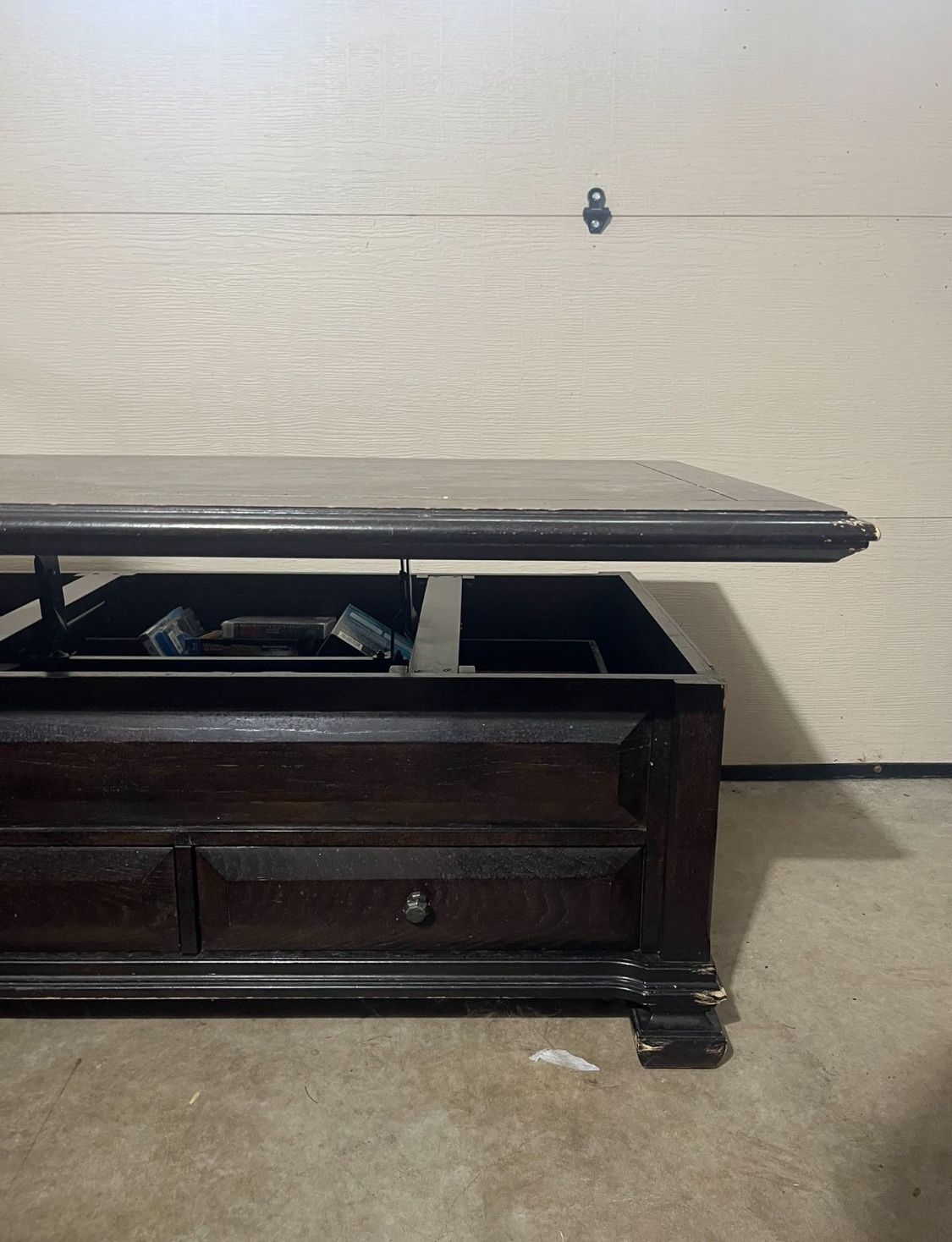 Beautiful Lift-Top Coffee Table