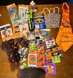 Halloween Decoration and Party Supplies Lot