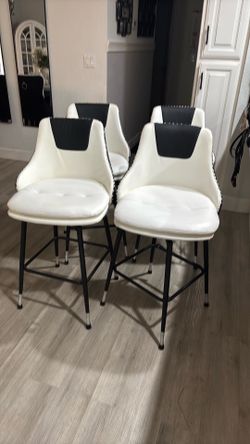 4 Nice barstool 26” faux leather swivels