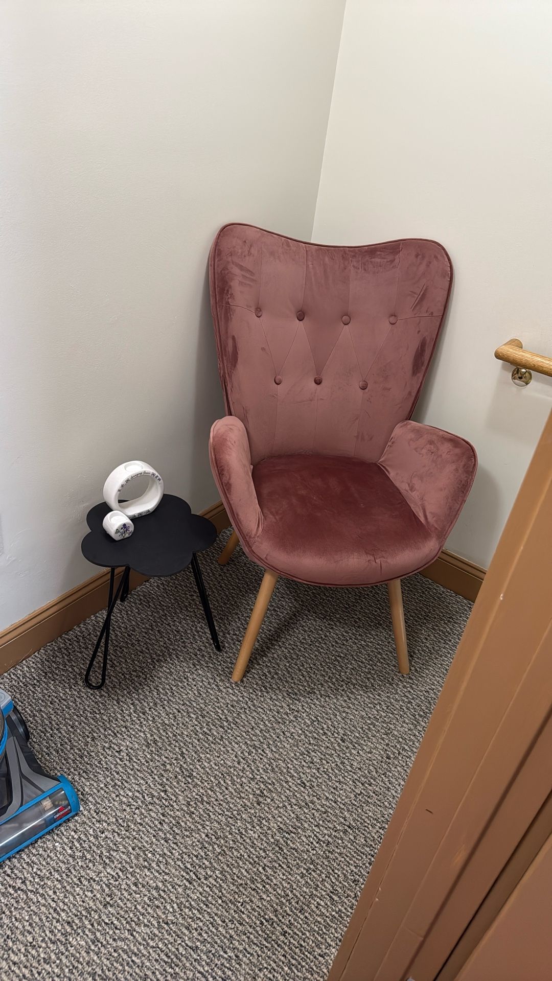 pink chair 