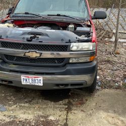 2001 Chevy 2500 4 x 4 6.0 L stick shift parts truck