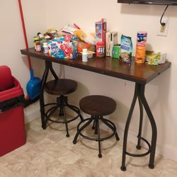 Bar Table And 2 stools 