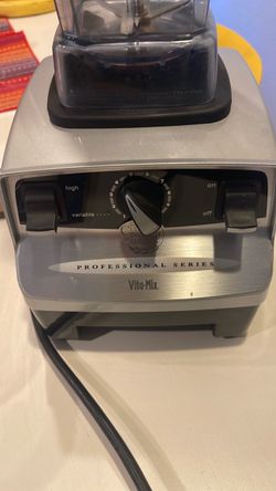 Very lightly used Vitamix  Professional Series Blender VM0103 Variable Speed 64ozContainer