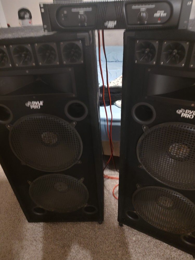 Pyle Pro 1200 Watt Dual Way 15 Inch Speakers (2) With A Pyle Pro PPA