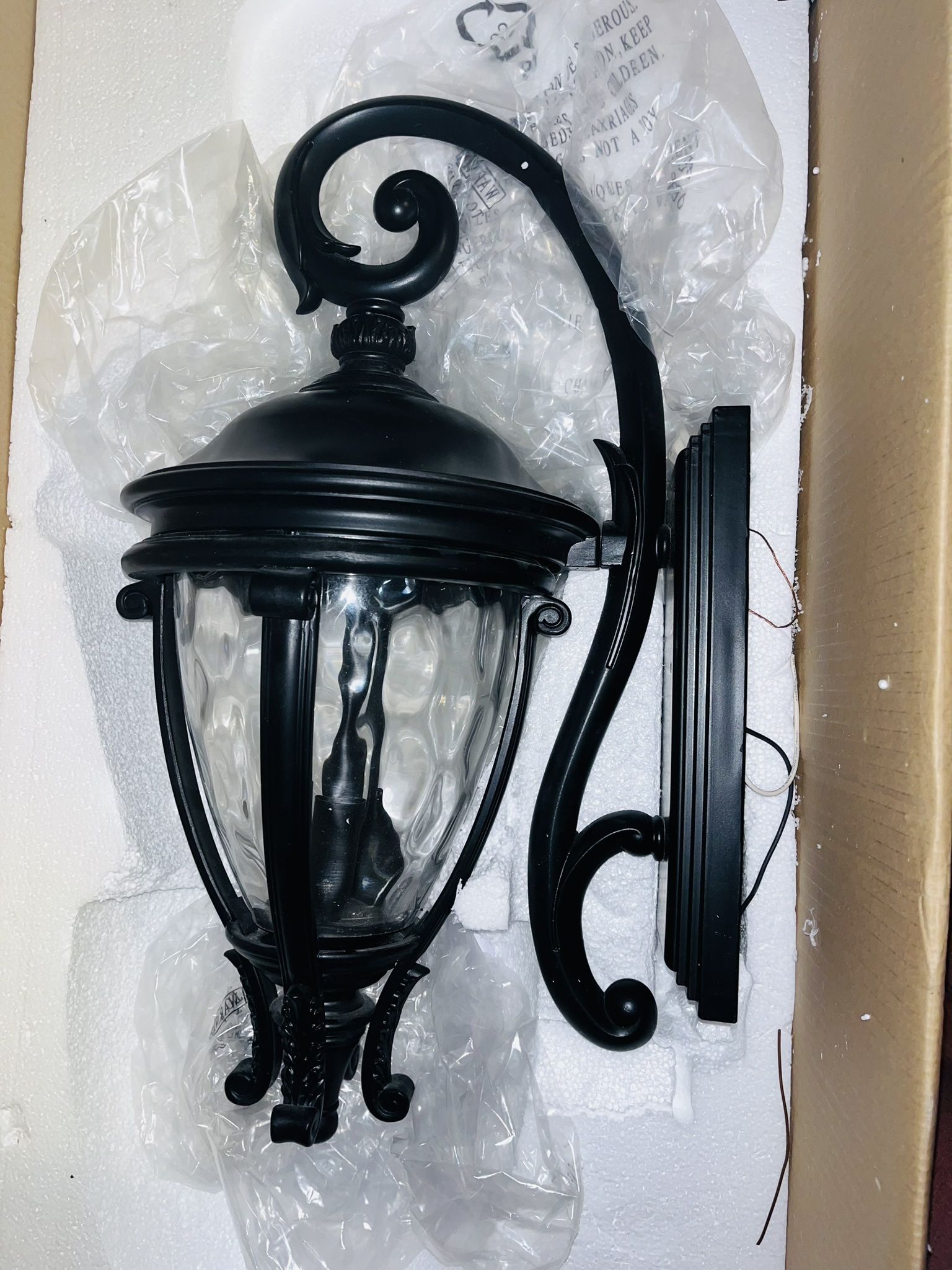 Camden VX Outdoor Wall Lantern 24“ Light
