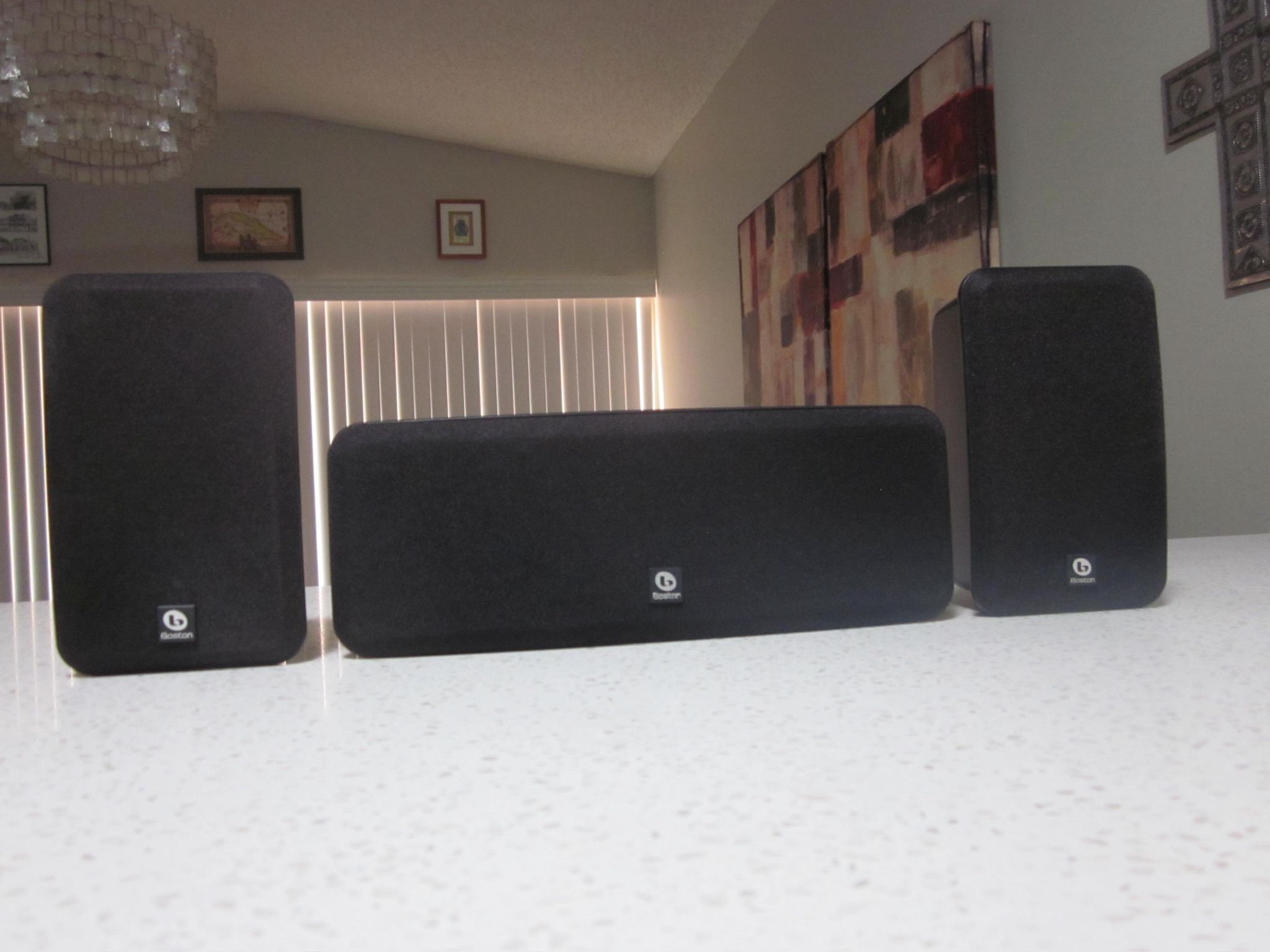 * BOSTON ACOUSTICS * HIGH QUALITY SPEAKERS . 2 MAIN SPEAKERS & CENTER CHANNEL SPEAKER . GREAT SOUNDING SPEAKERS IN BRAND NEW CONDITION . MUST SEE .