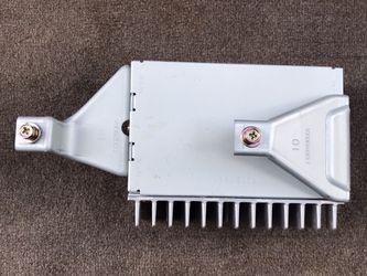 Toyota Land Crusier Factory Amplifier 96’ - 98’.