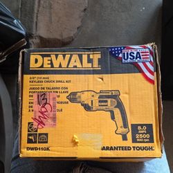 DEWALT 3/8" KEYLESS CHUCK DRILL KIT