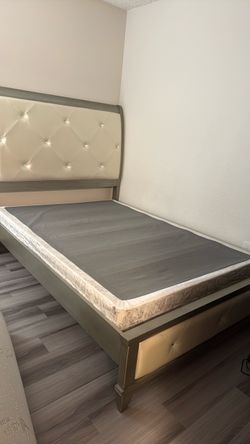 Bedroom full queen set