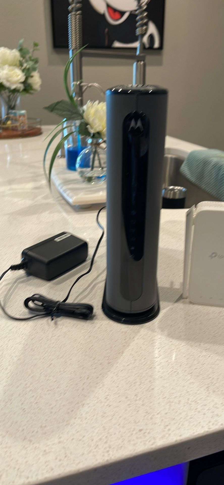 Motorola Docsis 3.1 Modem/Router and 2 Extenders.