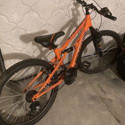 Mongoose StandOff 24”kids Mountain Bike Orange”.