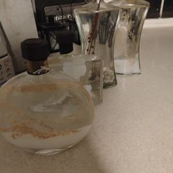 Four decorative vases W Oil N Pink Vans sz  8